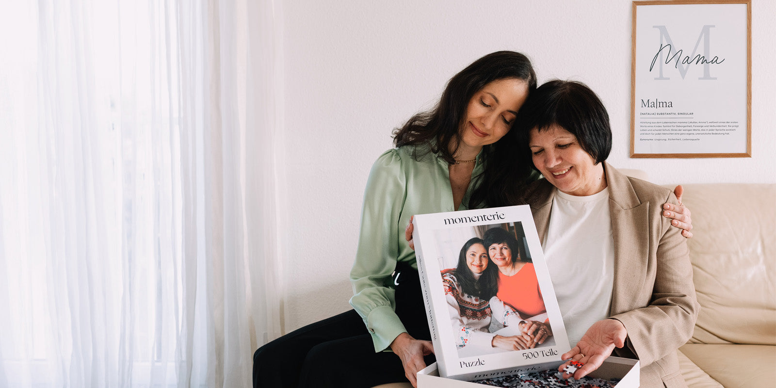 Personalisiertes Fotoposter zum Muttertag – stilvolles Poster mit Holzrahmen als individuelle Wanddekoration und liebevolles Geschenk für Mama